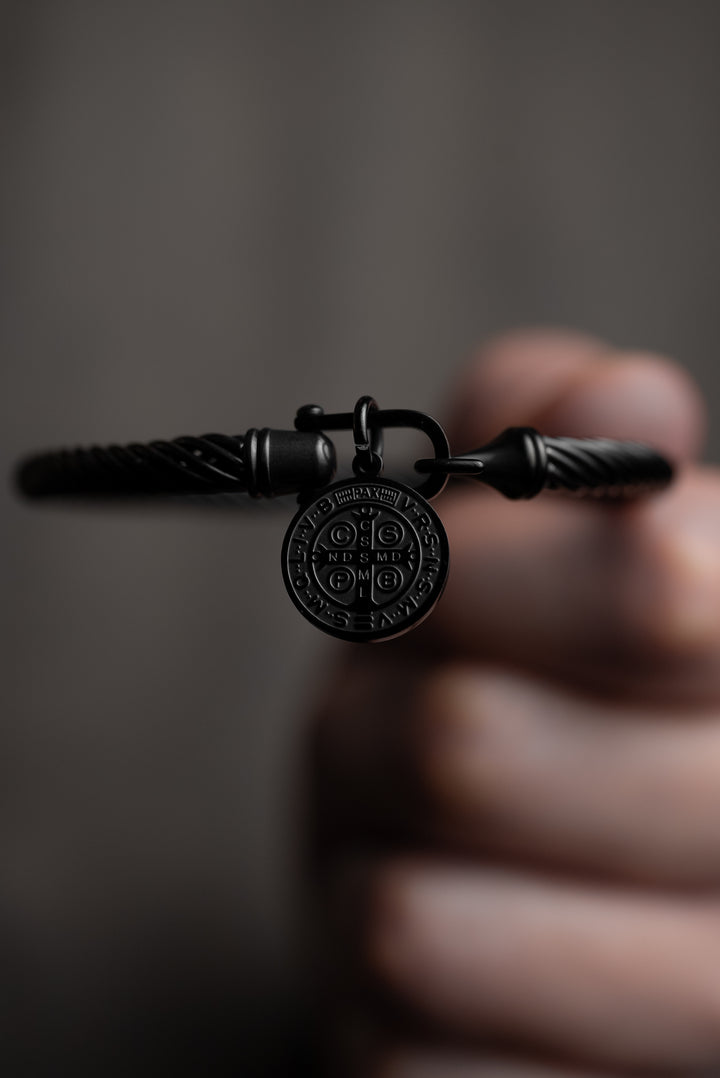 Brazalete Medalla de San Benito Black