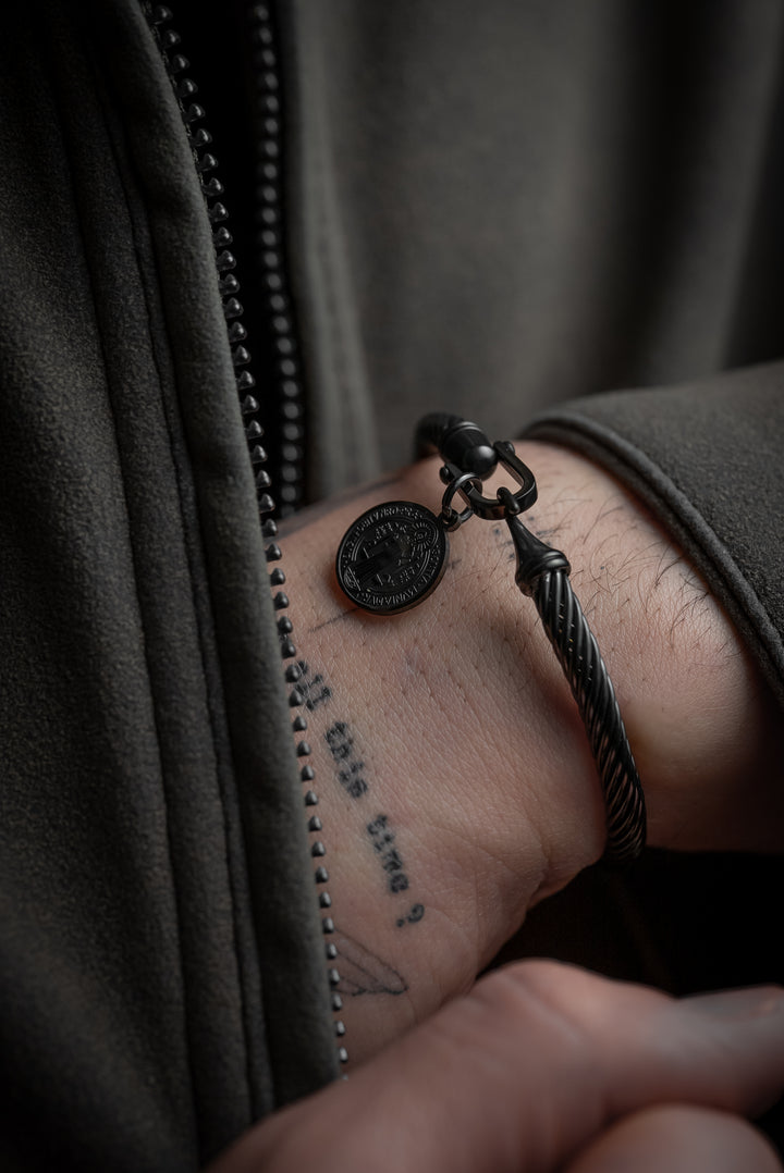 Brazalete Medalla de San Benito Black