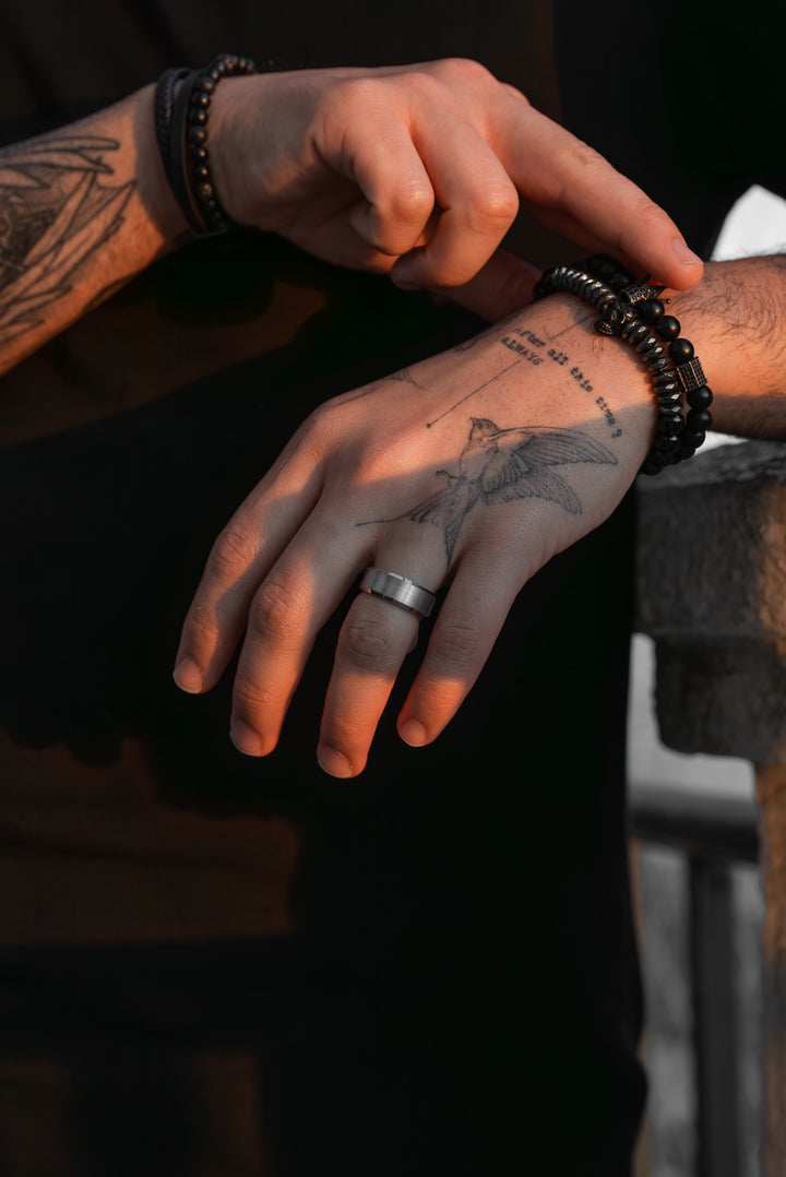 Anillo Essential Edge silver Carburo de Tungsteno