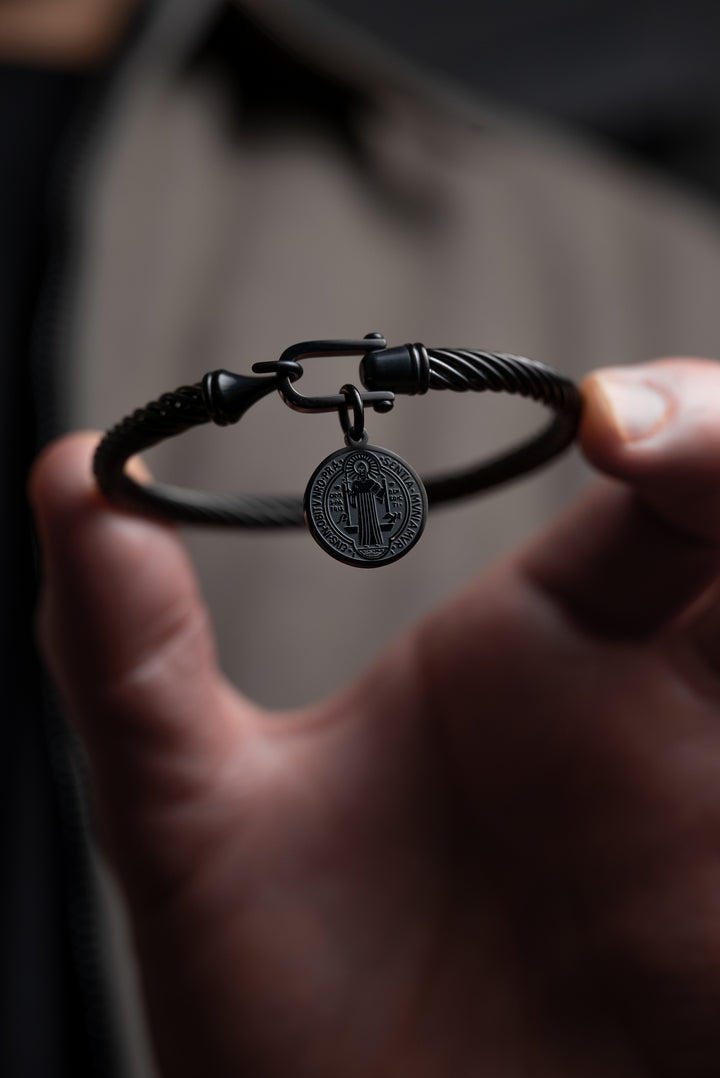 Brazalete Medalla de San Benito Black