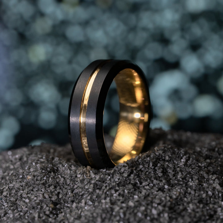 Anillo Solid Trench Black & Gold Edition Carburo de Tungsteno