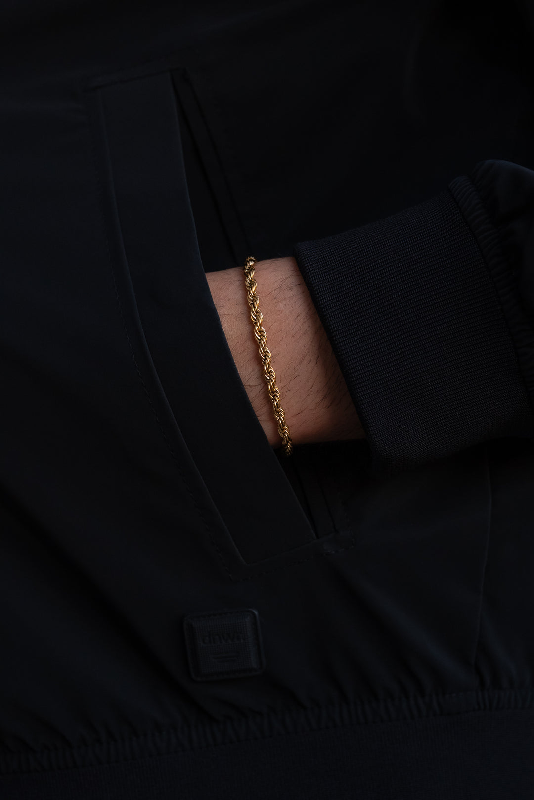 Brazalete Twisted Tourbillon Gold SS316L electroplatinado 18k