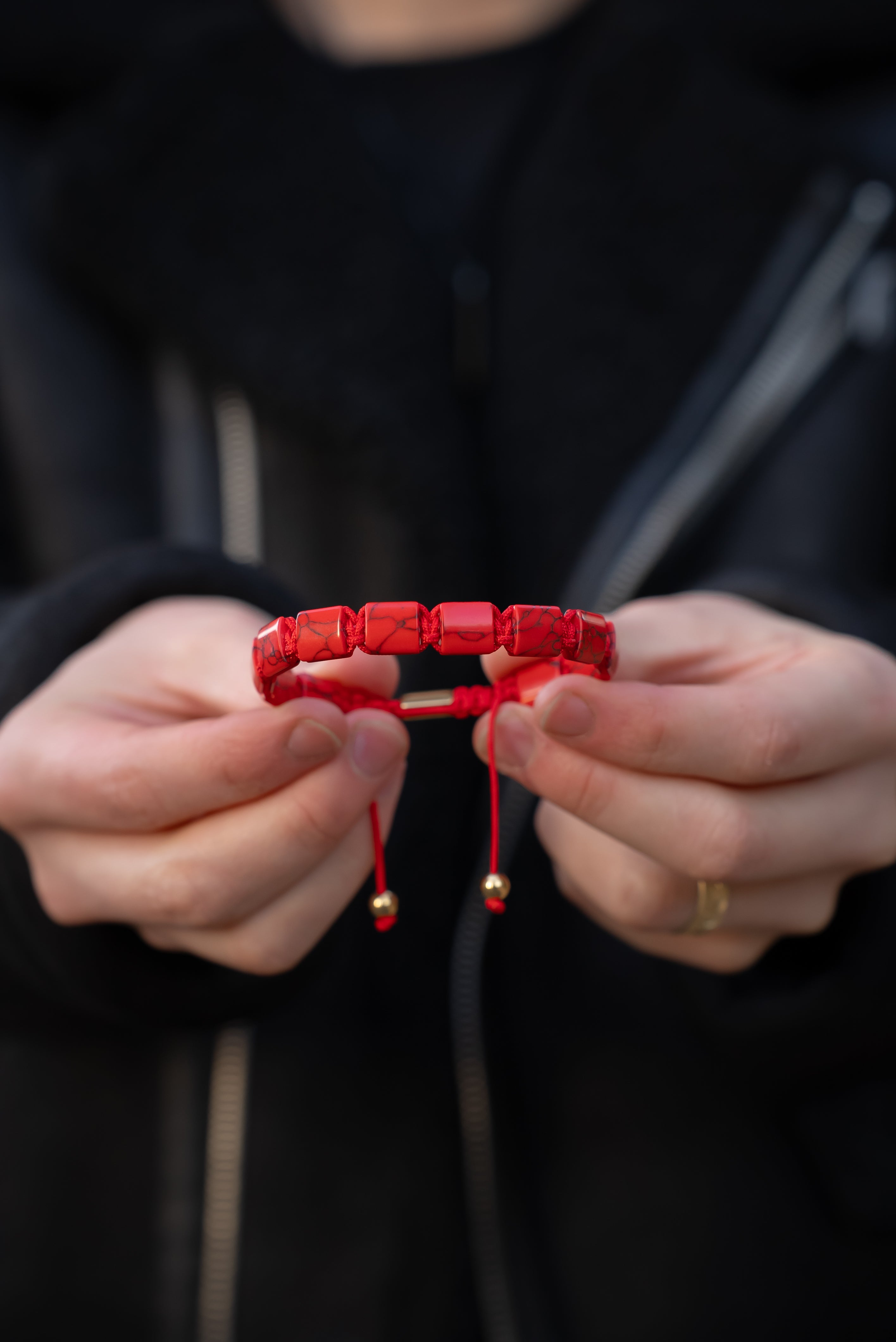 Pulsera Energy Howlita Red Private Collection – Kapriel