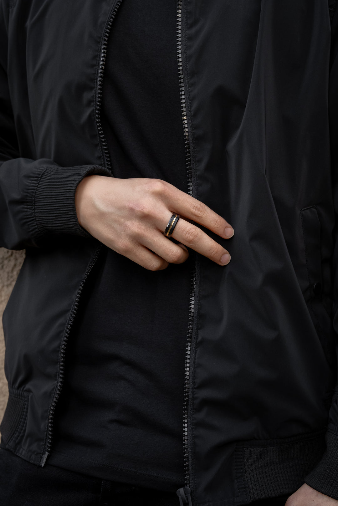 Anillo Solid Trench Black & Gold Edition Carburo de Tungsteno