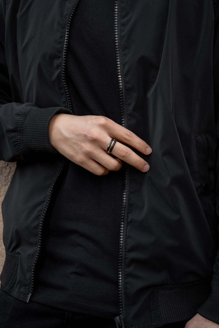 Anillo Solid Trench Black & Gold Edition Carburo de Tungsteno