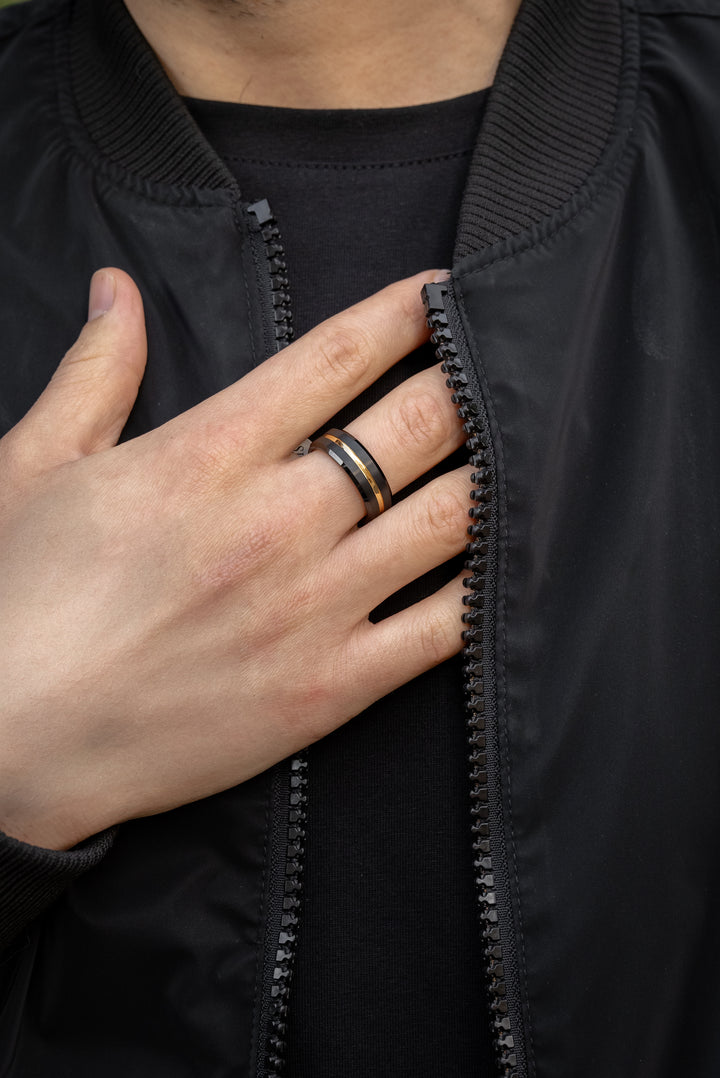 Anillo Solid Trench Black & Gold Edition Carburo de Tungsteno