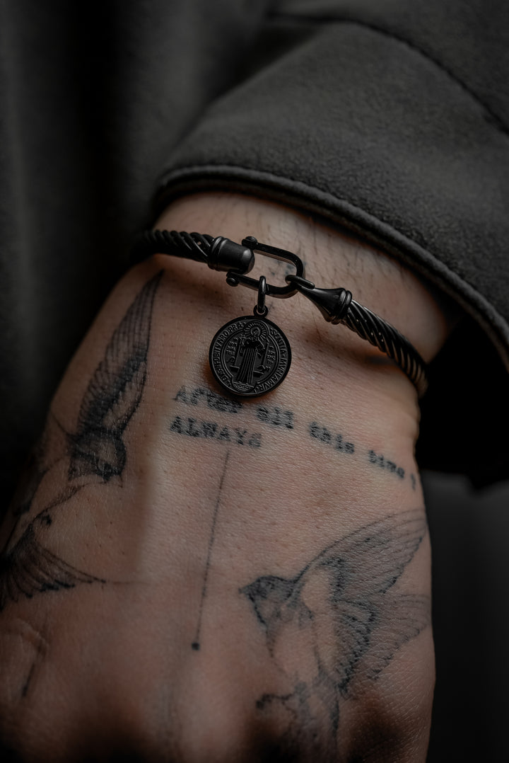 Brazalete Medalla de San Benito Black
