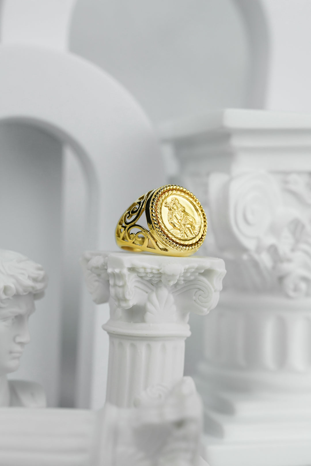 Anillo St. Christopher Gold Victorian Edition Electroplatinado Oro 18k