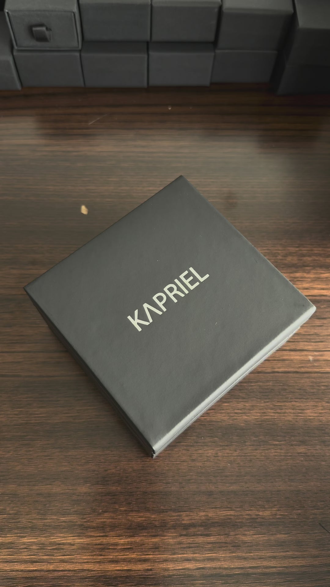 Kapriel Noir Moon Phase
