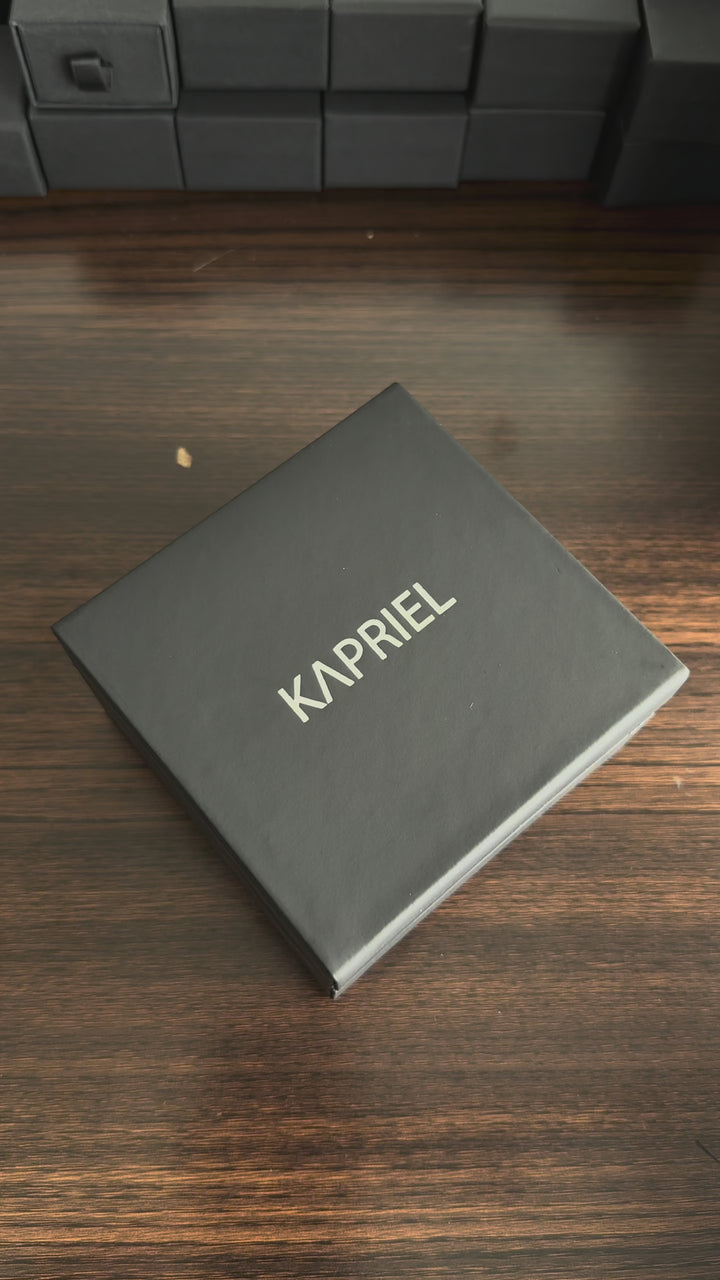 Kapriel Noir Moon Phase