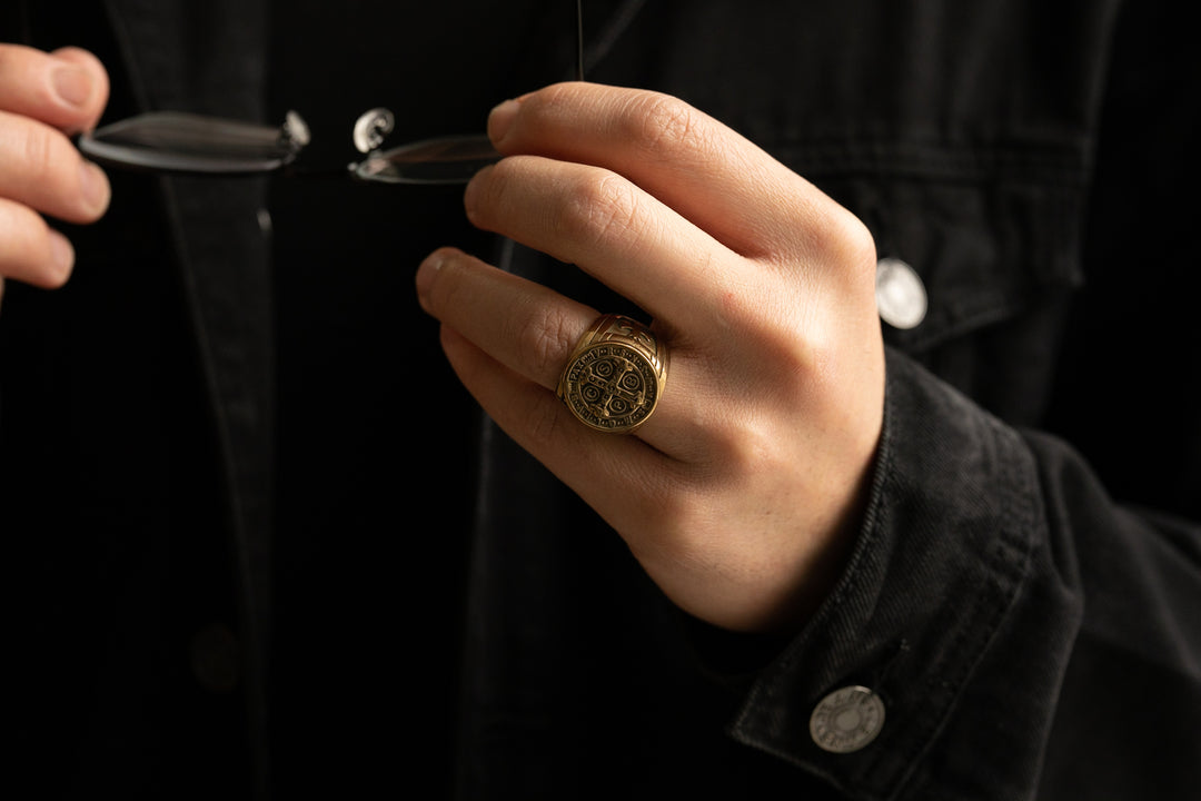 Anillo Saint Benedict Vintage